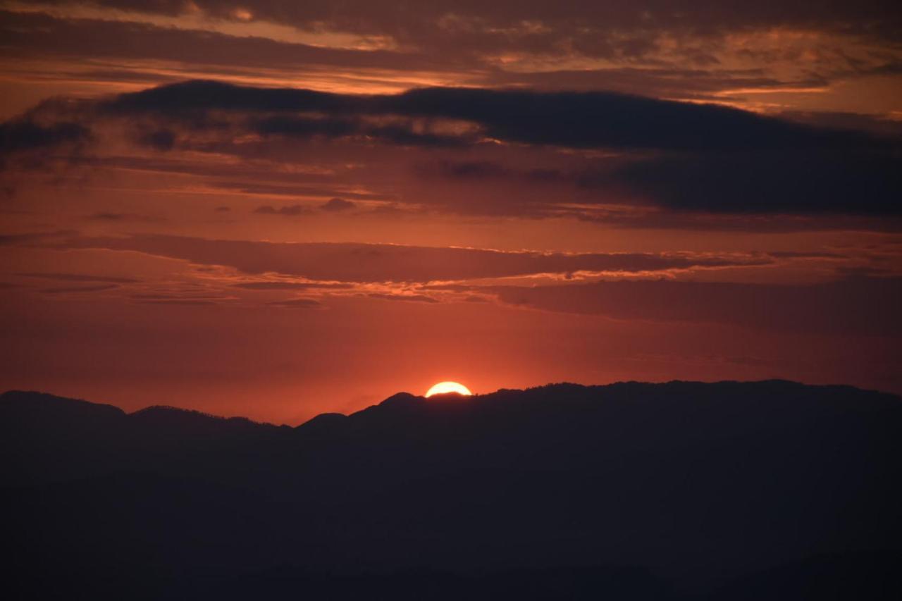 Bojinee Nagarkot Resort Dış mekan fotoğraf