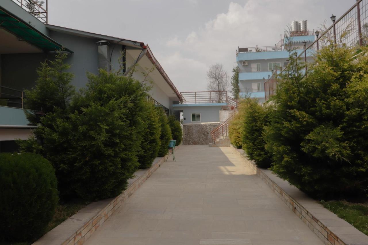 Bojinee Nagarkot Resort Dış mekan fotoğraf